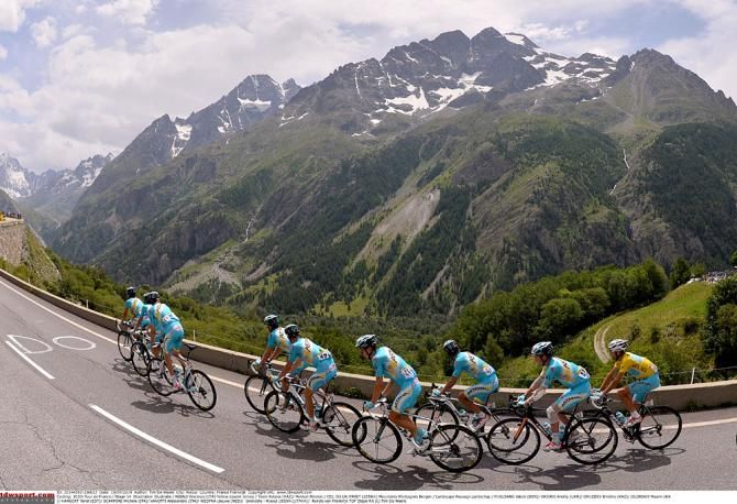 Vincenzo Nibali in yellow and protected by his Astana teammates during stage 14.