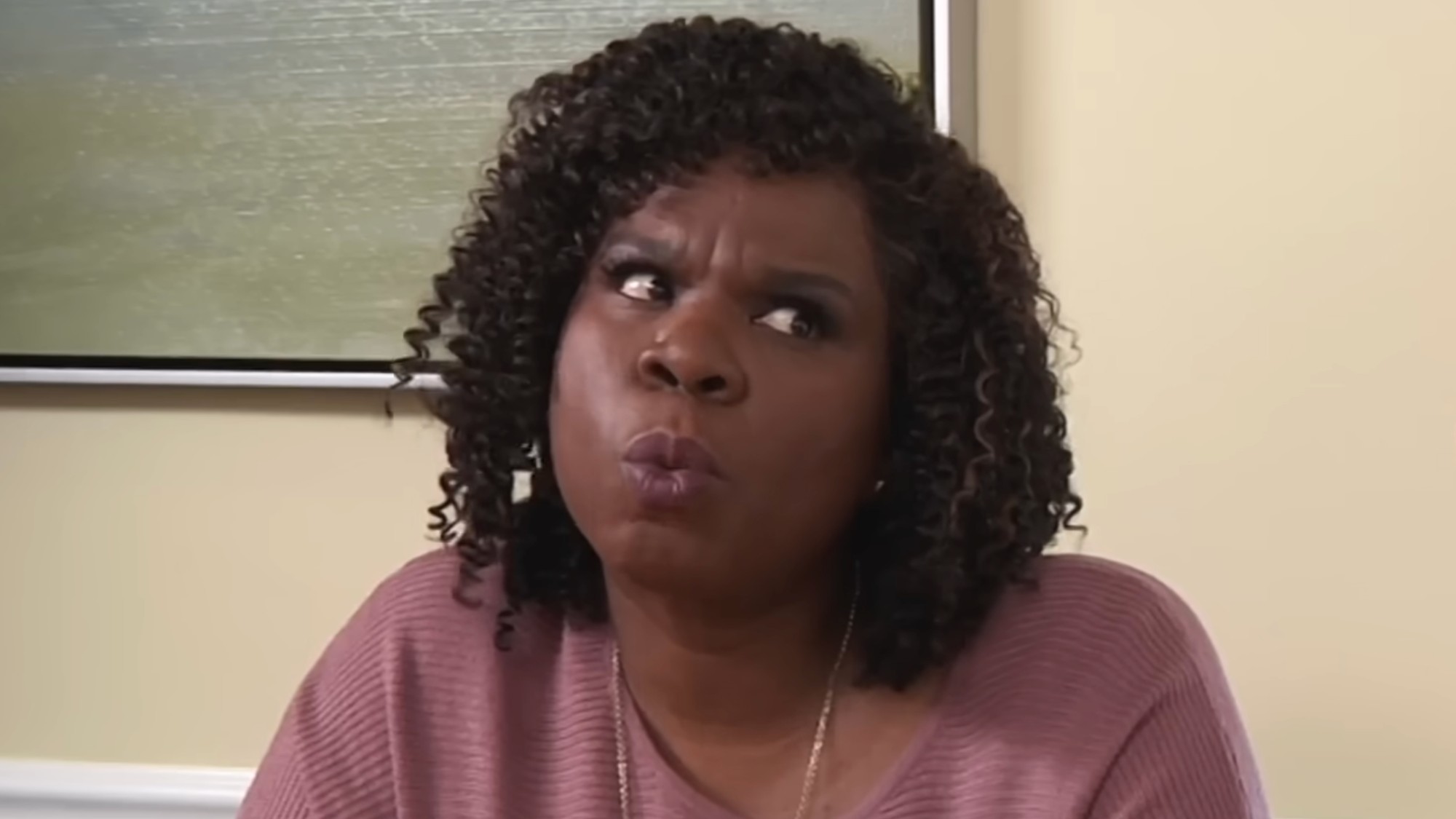 Leslie Jones in House Hunters sketch in Saturday Night Live