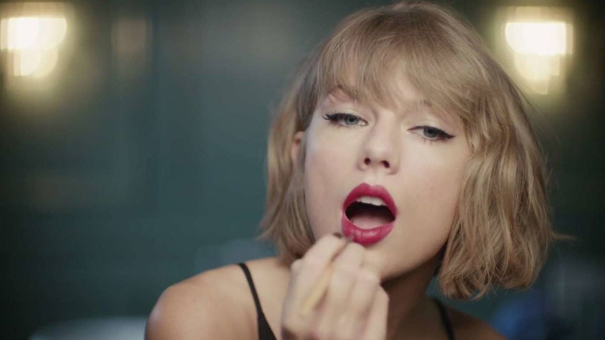 Taylor Swift rocks out to Jimmy Eat World in Apple Music advert | Louder