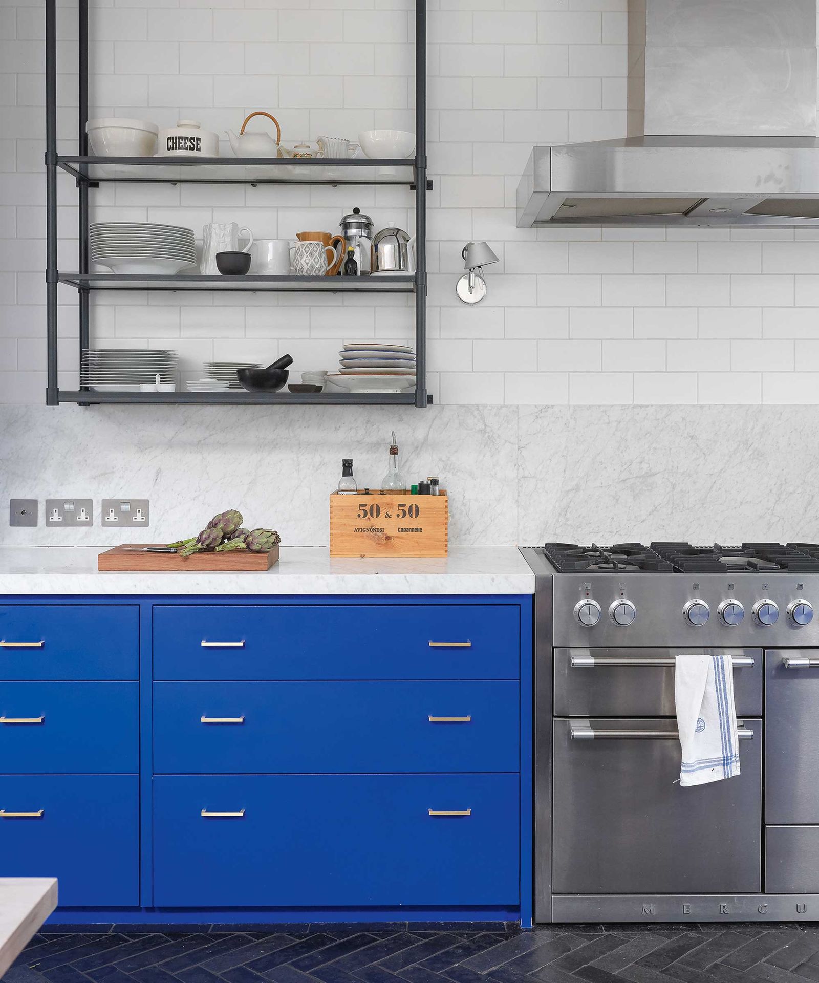 Should your kitchen cabinet color match your kitchen walls? | Homes and ...