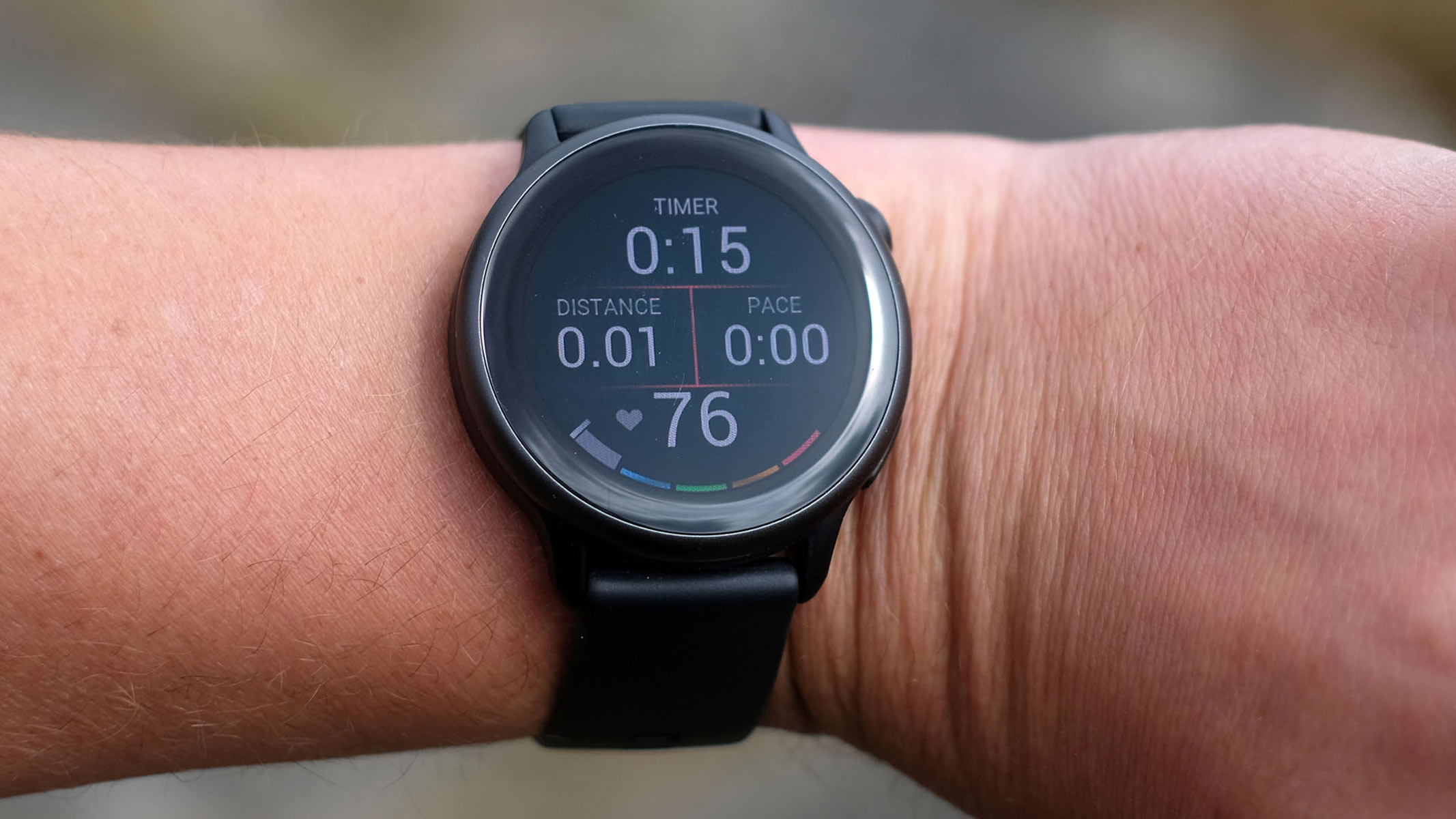 Garmin Vivoactive 6 fiind testat de un recenzor în timpul antrenamentului