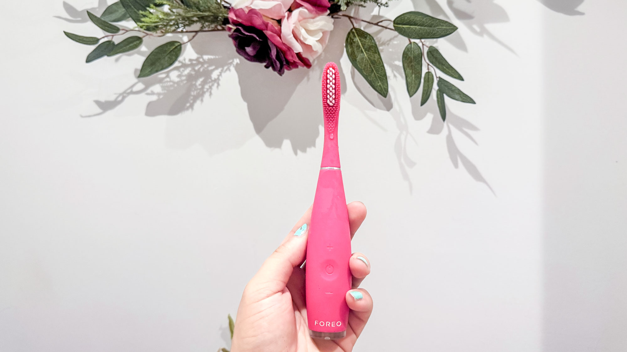 A pink Foreo Issa 3