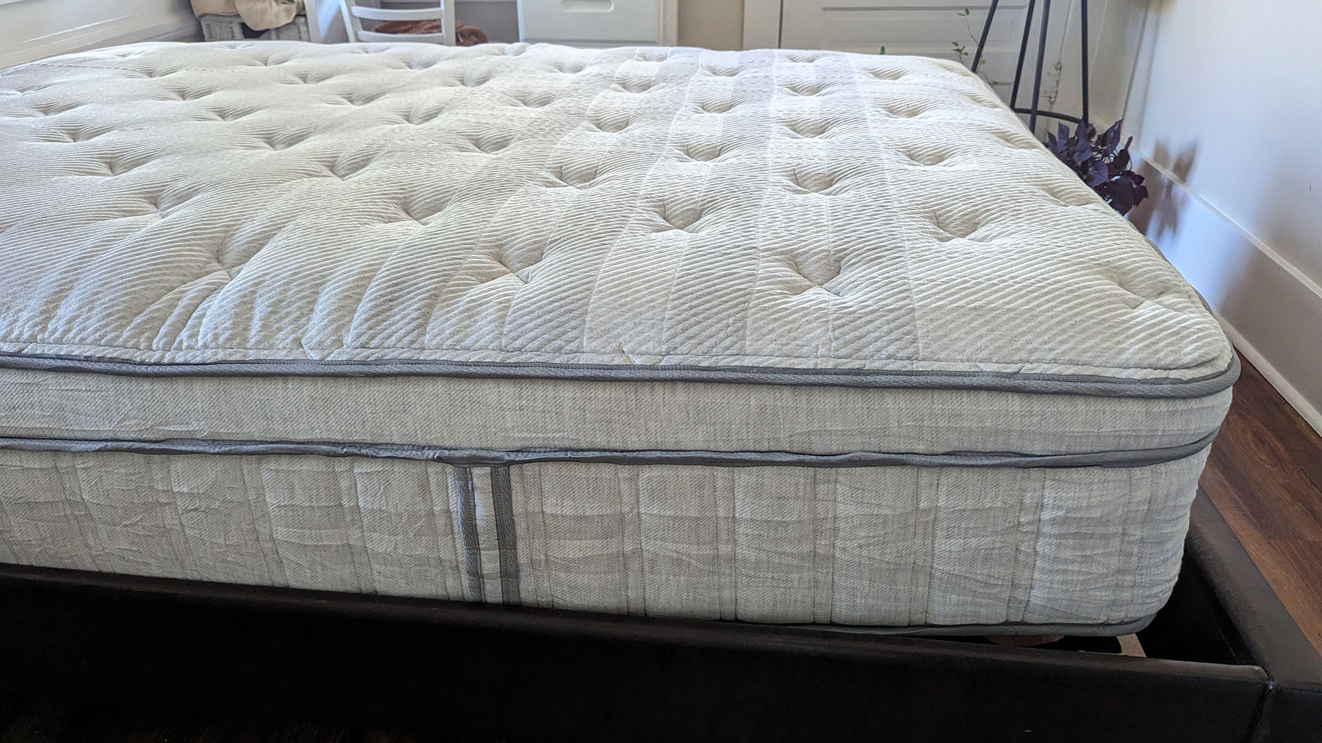 Leesa Oasis Chill Hybrid mattress