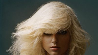 model with blonde shoulder length layered bob haircut blown out