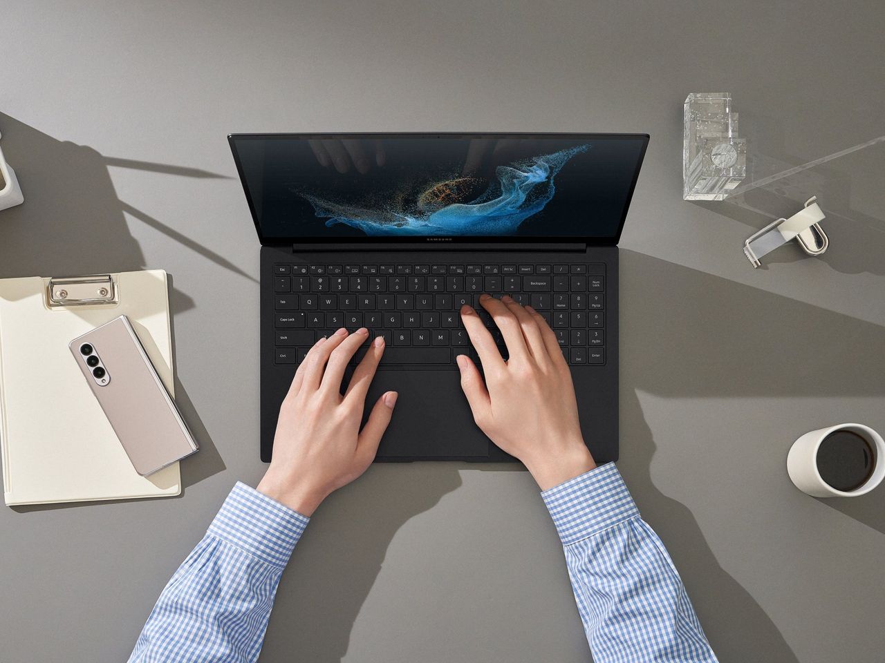 Samsung Galaxy Book2 Pro 9samsung Galaxy Book2 Pro 15 Graphite Galaxy Zfold 5g Phantom Silver Handson Hi Final