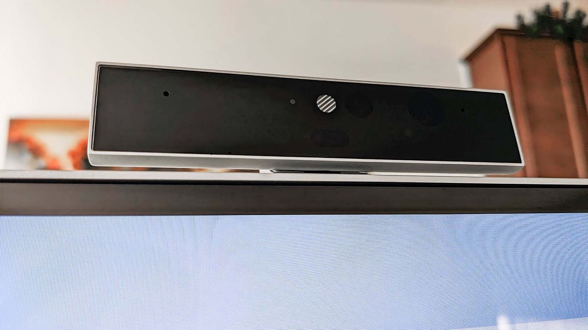 HP EliteOne 870 G9 camera shuttered.