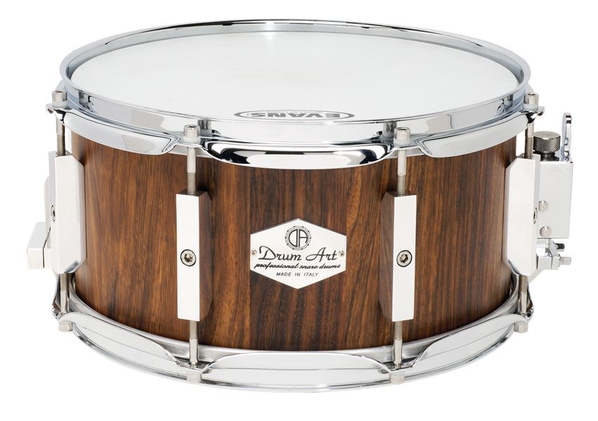 Drum Art snares are completely handmade by a team of four craftsmen in Italy