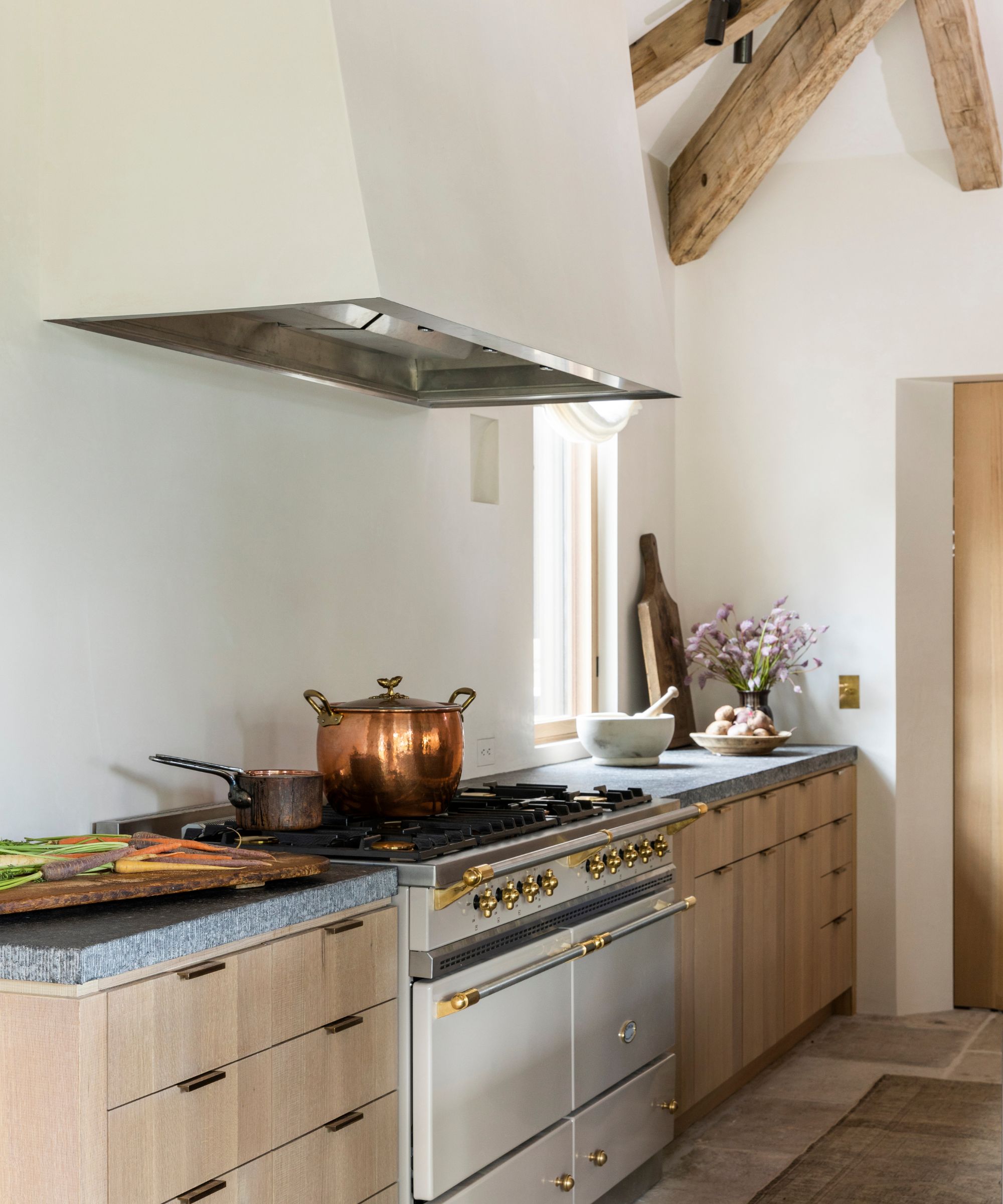 A white country kitchen with no backsplash