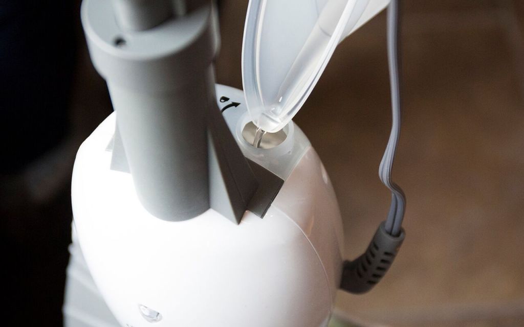 The Light 'n' Easy's tank is attached so you have to use an included pitcher to fill it or go to the sink.