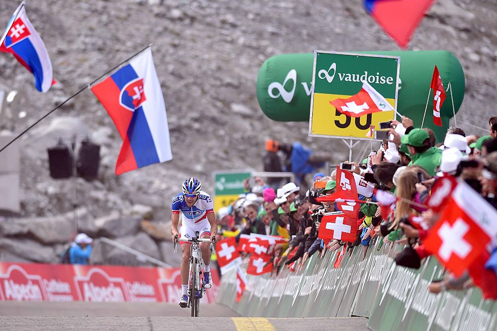 Thibaut Pinot (FDJ) wins solo on stage 5 of the Tour de Suisse