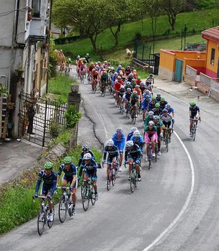 The peloton en route from Lugones to Alto del Naranco during stage 3 of the Vuelta Asturias.