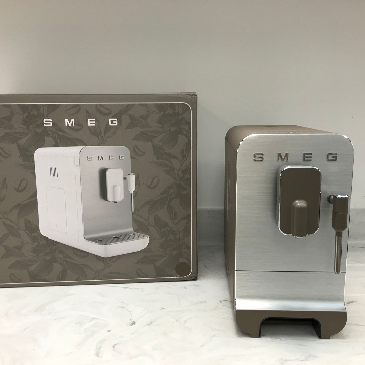 Smeg Fully Automatic Bean To Cup Coffee Maker (BCC02) review Livingetc