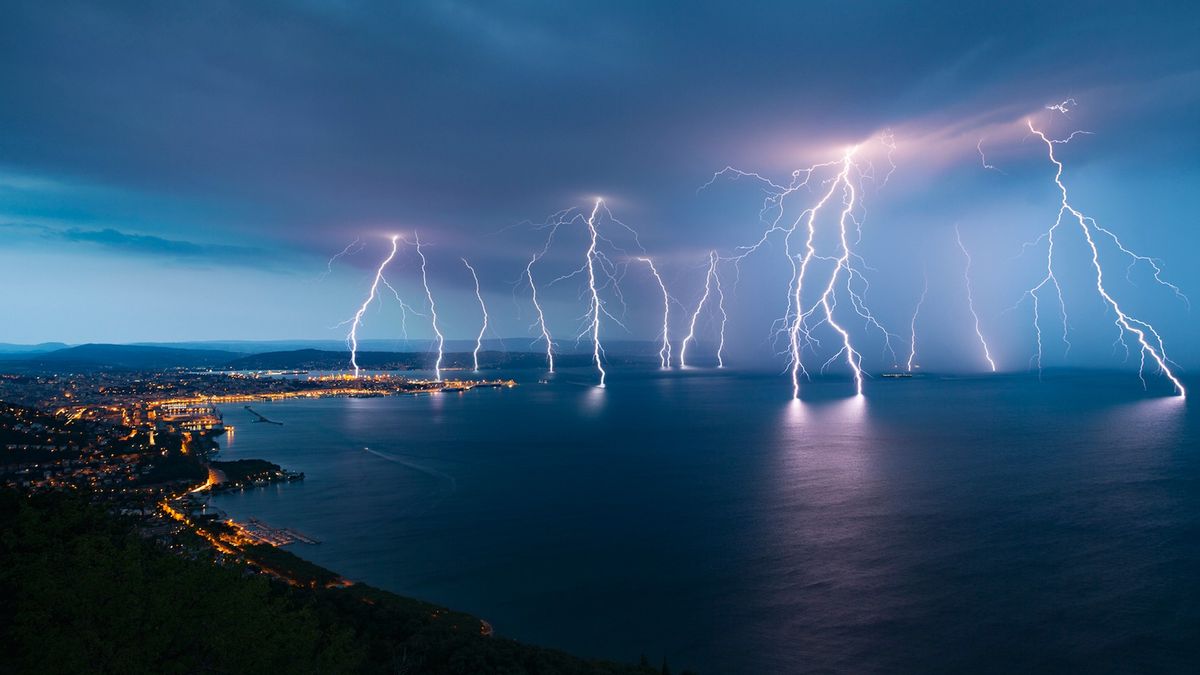 Why does lightning zigzag? | Live Science