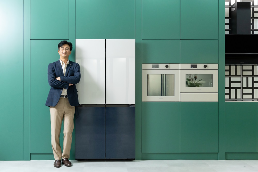 EVP Moohyung Lee in front of Samsung appliances