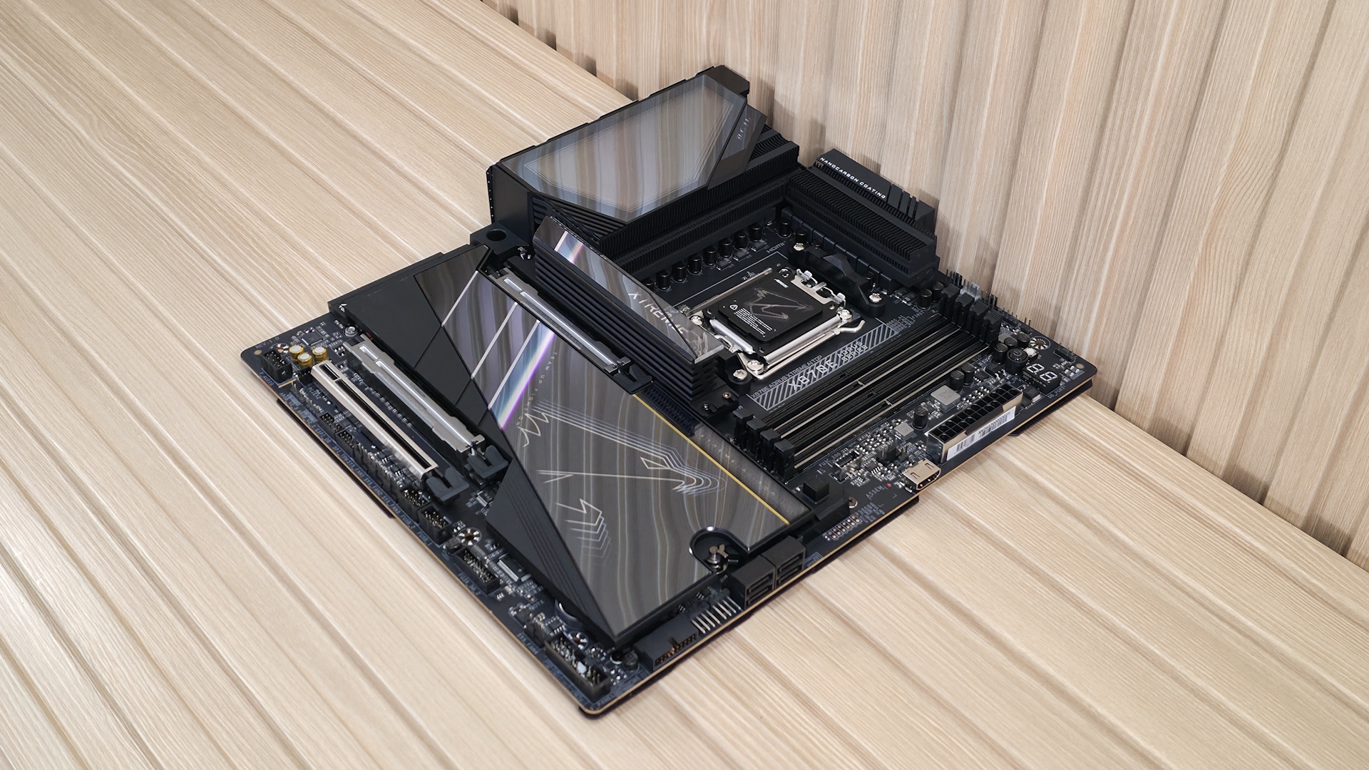 Gigabyte X870E Aorus Xtreme AI Top