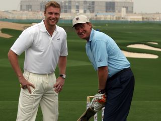 Ernie Els tries his hand at cricket with Andrew Flintoff. Credit: David Cannon (Getty)