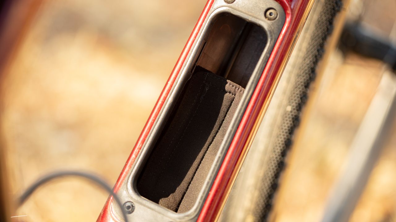 Trek Checkpoint SL 6 eTap frame storage