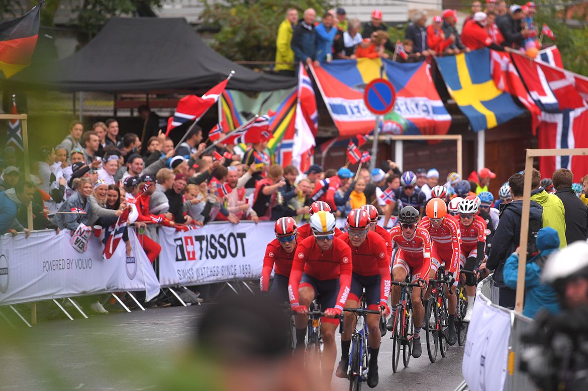 Team Norway at the head of affairs in the U23 men's road race