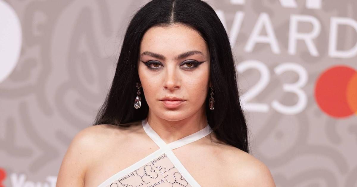 Charli XCX speaks out about sexism in the music industry at the BRITs
