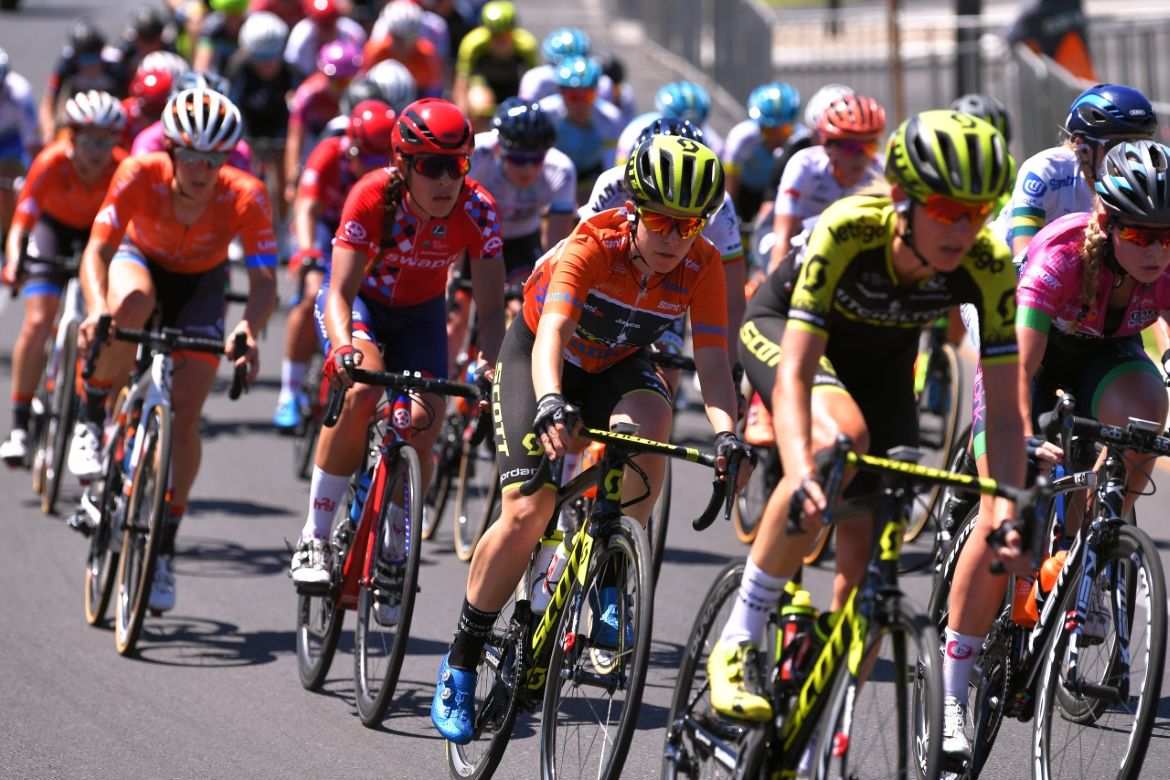 Amanda Spratt (Mitchelton-Scott) in the peloton.
