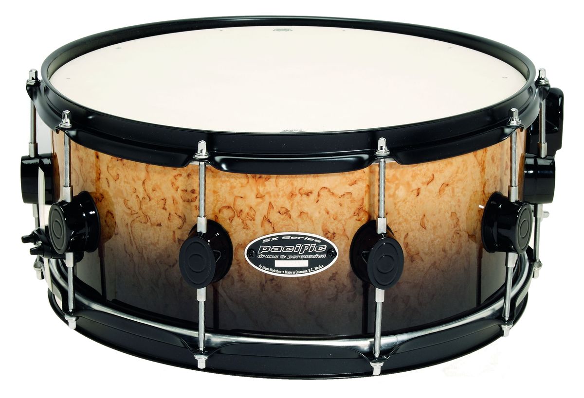 Two of the snares come fitted with black hardware