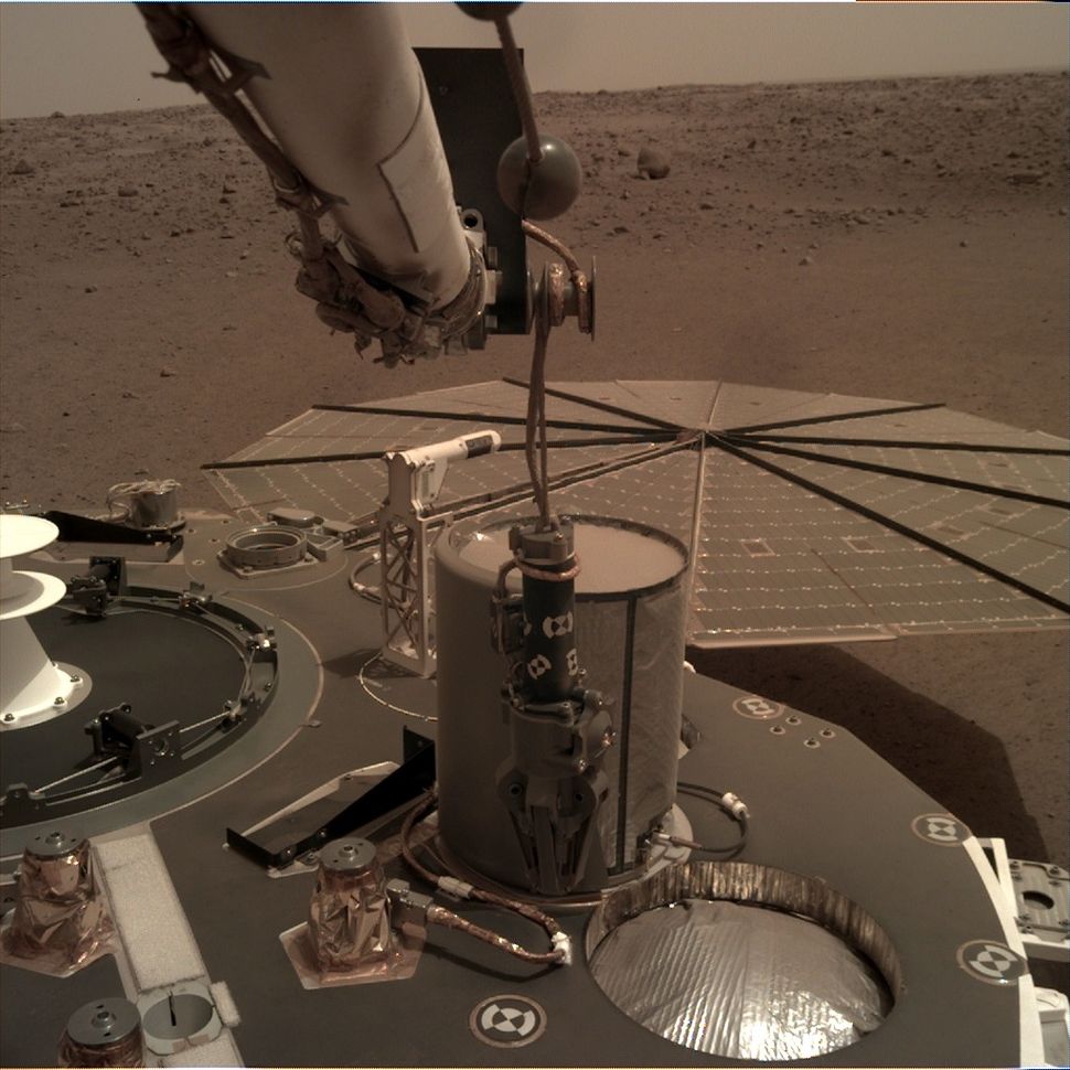 What's The Weather On Mars? NASA's InSight Now Providing Daily Reports ...