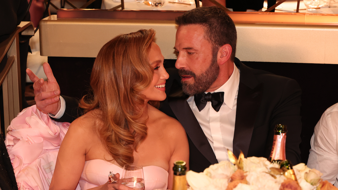 Jennifer Lopez and Ben Affleck talking at their table during the Golden Globes