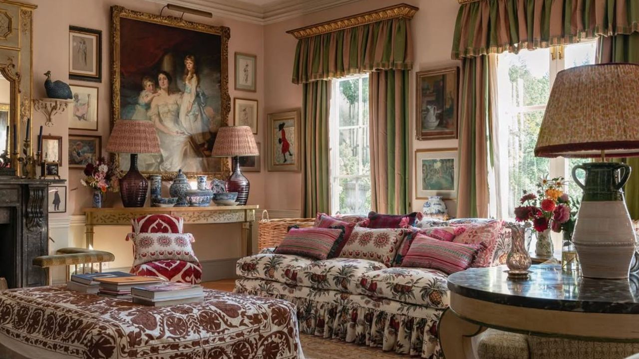 5 living room paint colors going out of style in 2025 | Homes and Gardens