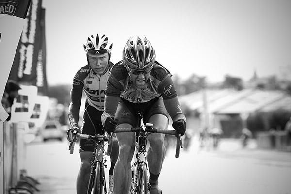 Cameron Peterson (Virgin Blue/RBS Morgans) leads Patrick Lane (Team Jayco Skins) with a lap to go.