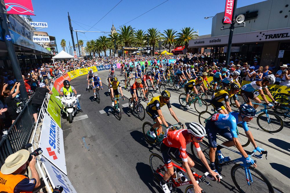 The Tour Down Under peloton rolls out for the start of stage 3