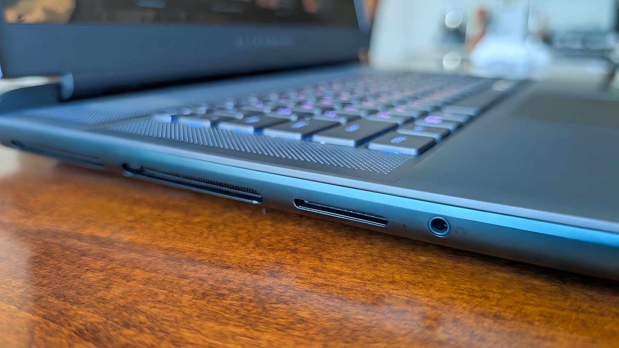 Alienware Area-51 16 Gaming Laptop SD card slot.
