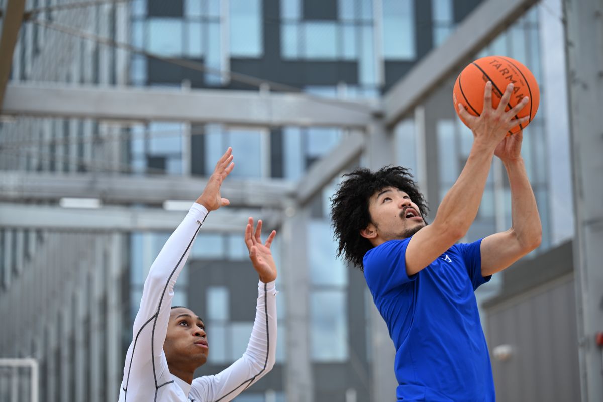 Basketball players, captured with the Nikon Z6 III