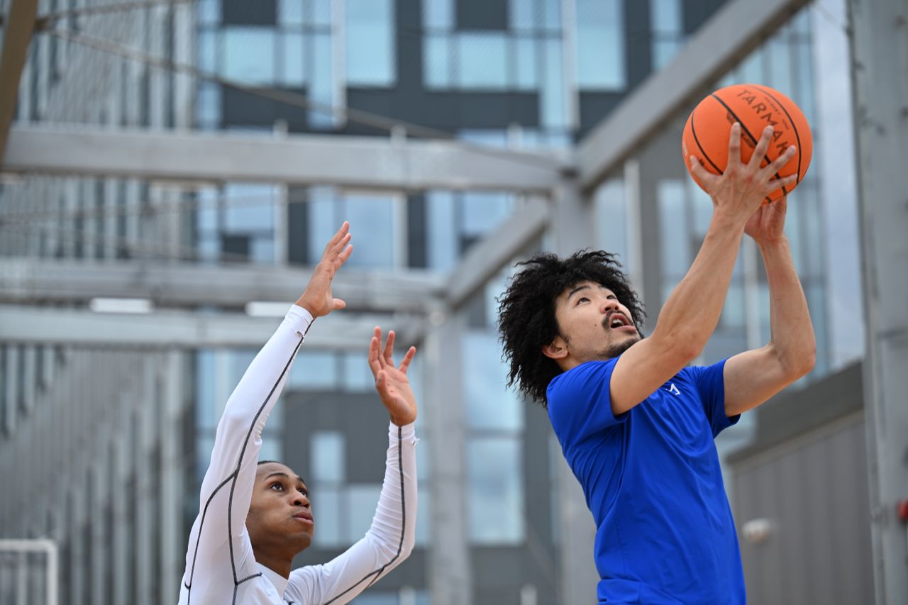 Basketball players, captured with the Nikon Z6 III