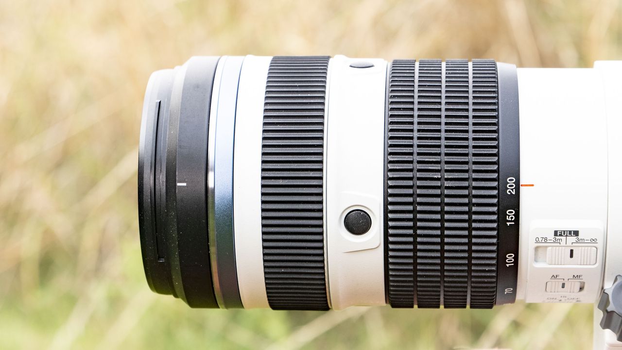 OM System M.Zuiko Digital ED 50-200mm F2.8 IS Pro lens's zoom ring