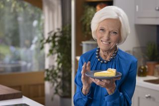 Mary Berry rustles up a delicious lemon tart.