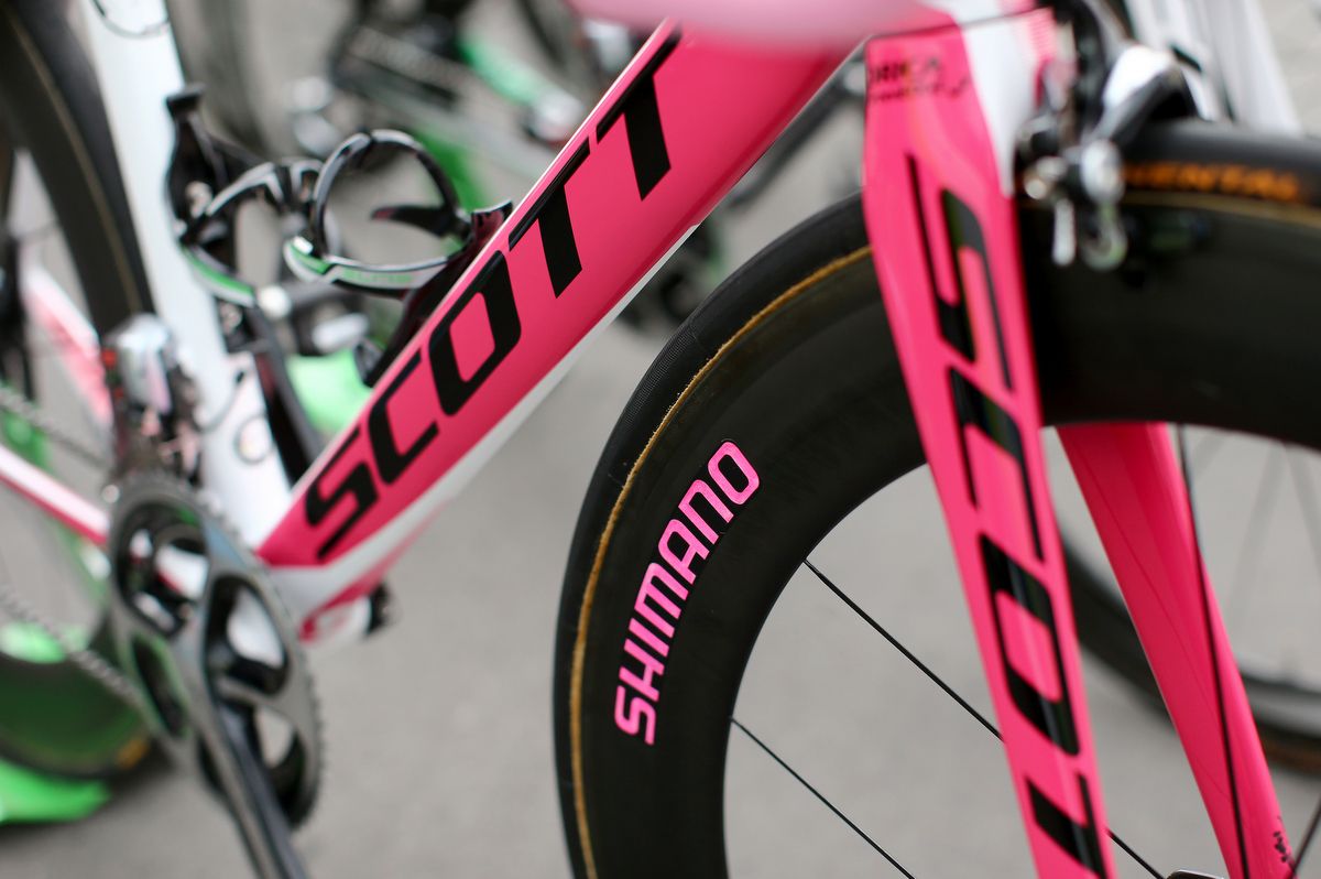 A closer look at Michael Matthews' Scott with pink wheel decals from the 2014 Giro d'Italia