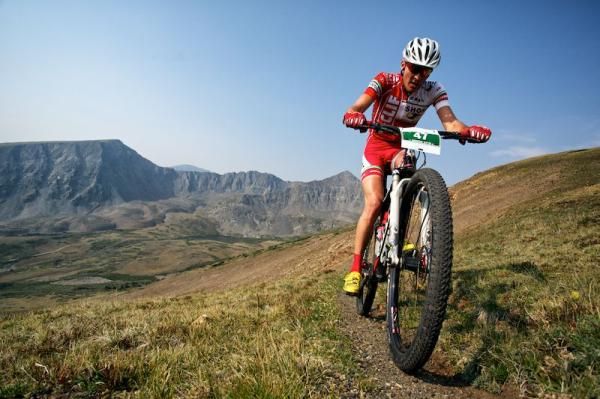 Brady Kappius (Clif Bar) pedals his singlespeed at 12,000 ft.