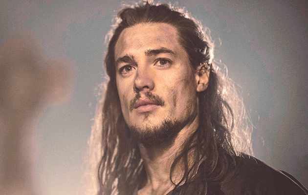 Following the dramatic ending to last week’s episode of the epic historical drama, Uhtred’s (Alexander Dreymon) plans to reclaim his lands in Bebbanburg are put on hold.