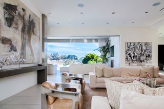 lounge with views in Bel Air