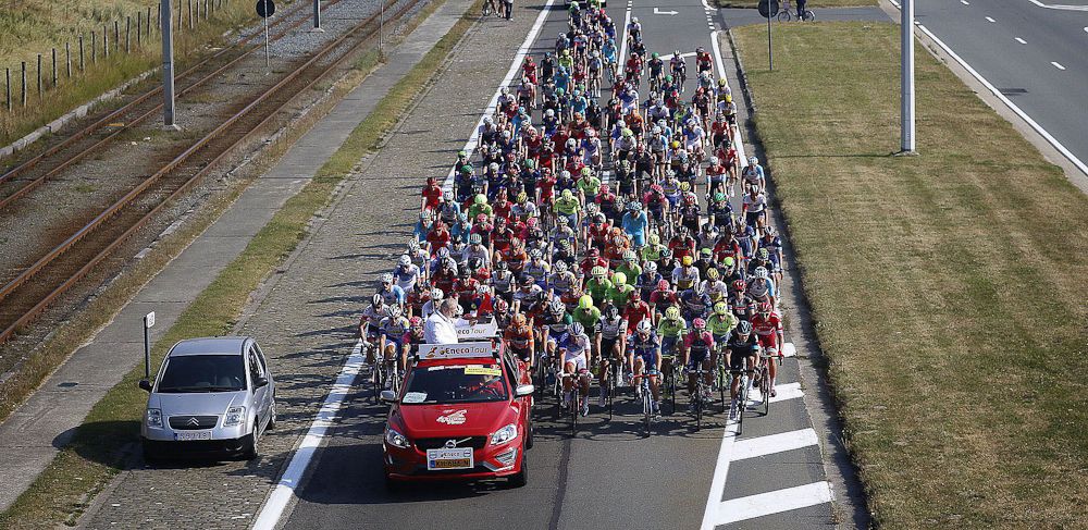 The peloton waits for the start of stage 3 at the Eneco Tour