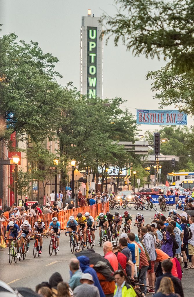 Racing gets underway for the men in Uptown Minneapolis.