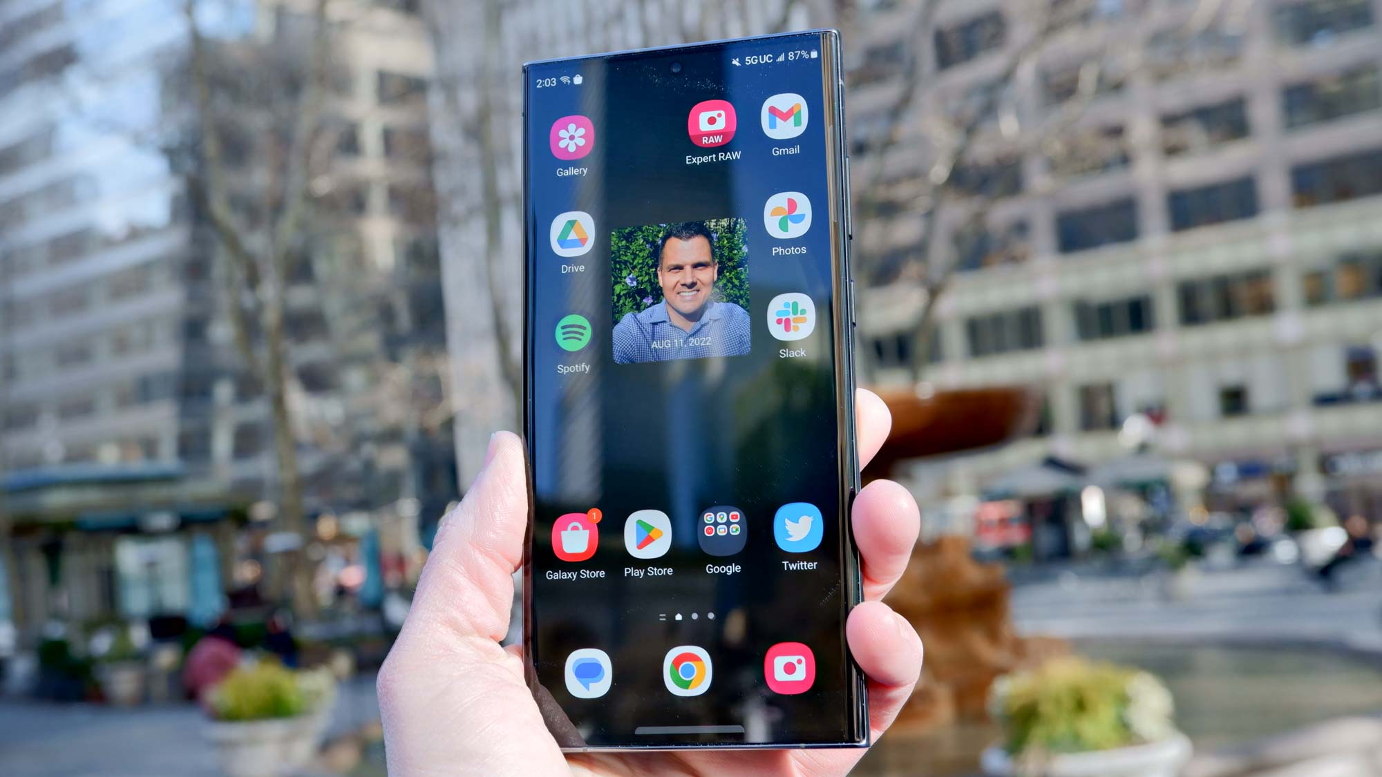 Pantalla del Samsung Galaxy S23 Ultra que muestra la pantalla de inicio