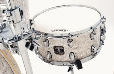 The 14"x6&frac12;" snare creates a warm response.