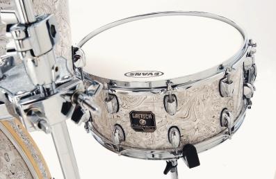The 14"x6½" snare creates a warm response.