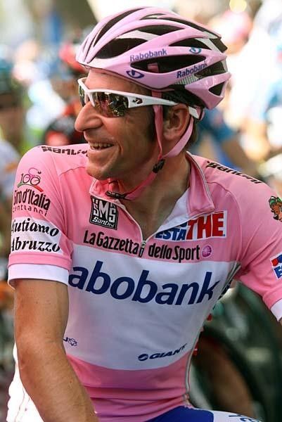 Denis Menchov (Rabobank) appears to be in a good mood before the start.