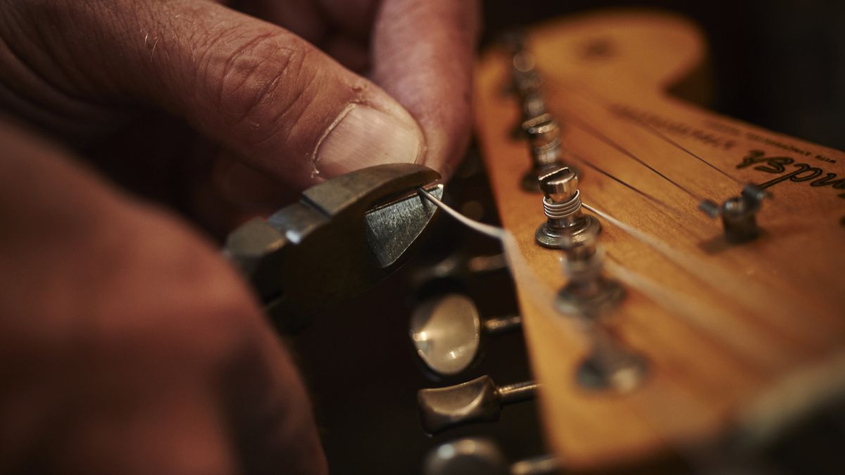 10 guitar setup hacks tips on changing strings and staying in tune