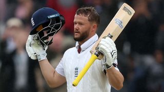 Ben Duckett celebrates his 4th innings century against India 