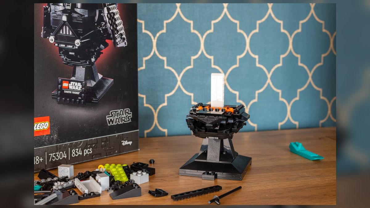 Lego Star Wars Darth Vader Helmet 75304_Build in progress 1_Mike Harris
