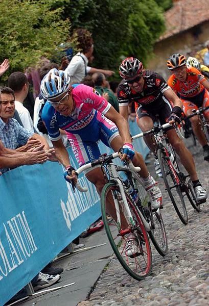 Damiano Cunego (Lampre-Fondital) climbs.