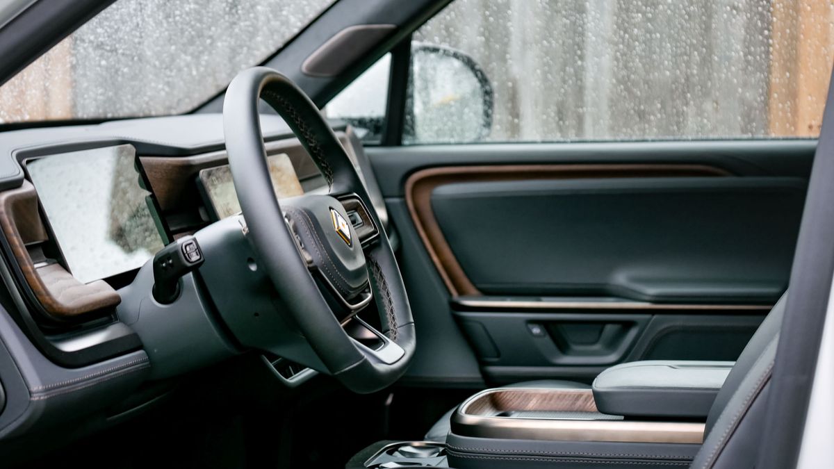 2025 Rivian R1S Tri-Motor test drive review.